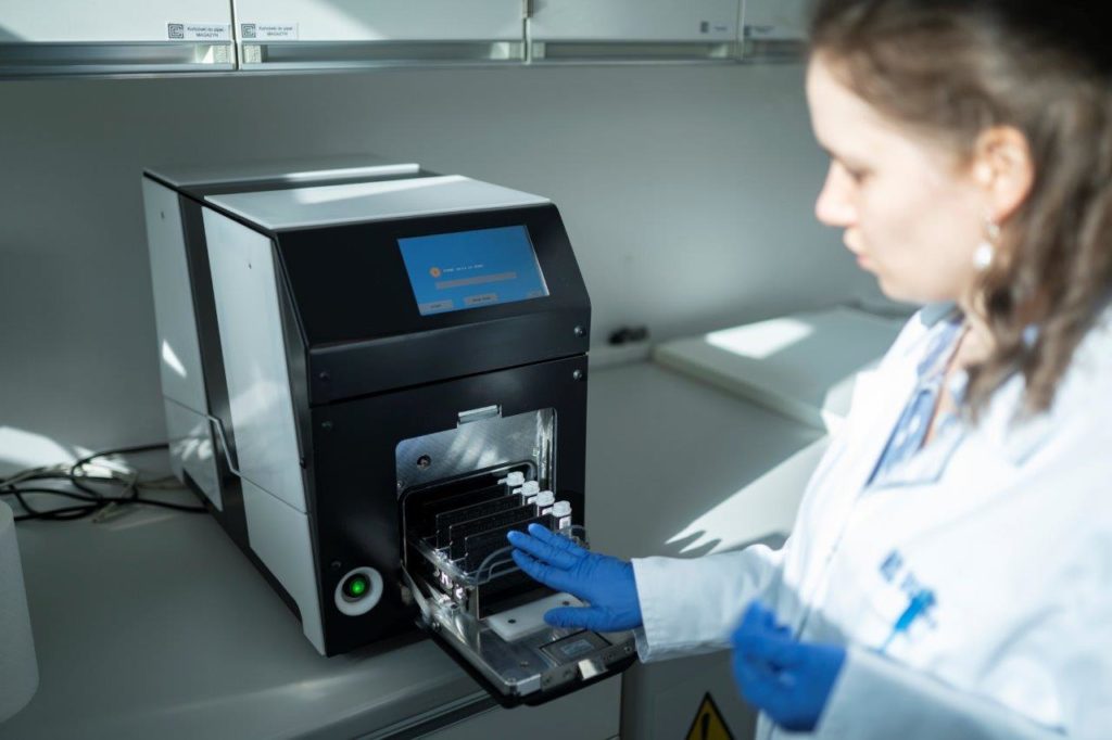 Scope Fluidics launches clinical trials of the BacterOMIC system in ...